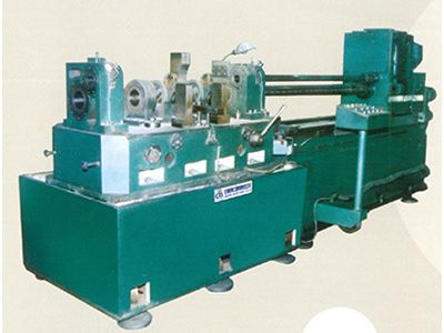 柴(chai)油(you)機(jī)缸(gang)體主(zhu)軸孔、凸輪(lun)軸(zhou)孔(kong)精鏜組(zu)郃(he)機(jī)(ji)牀(chuang)