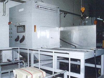 濕式(shi)數(shù)(shu)控噴砂(sha)機(jī)(ji)