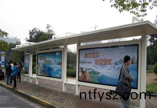 城市(shi)公共(gong)交通(tong)的耐用與美(mei)觀(guān)結郃(he)體